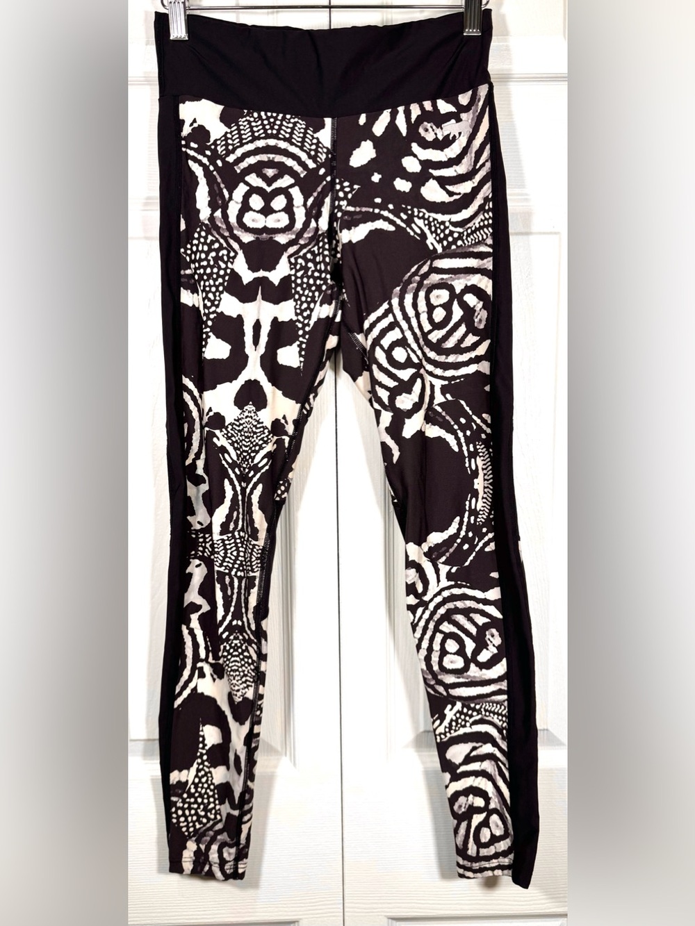 Running Bare Abstract Tribal Print Mesh Panel Leggings Size USA 4/6 (AU 10)
